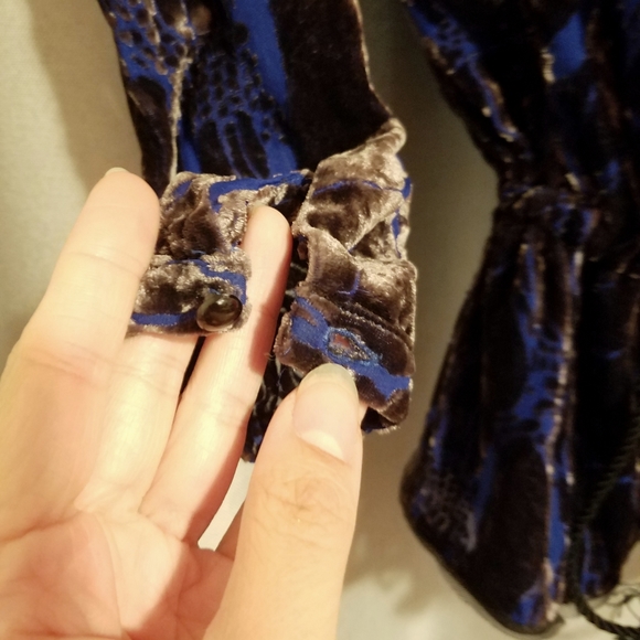 Velvet Peasant Renaissance Top Antik Batik - Picture 9 of 10